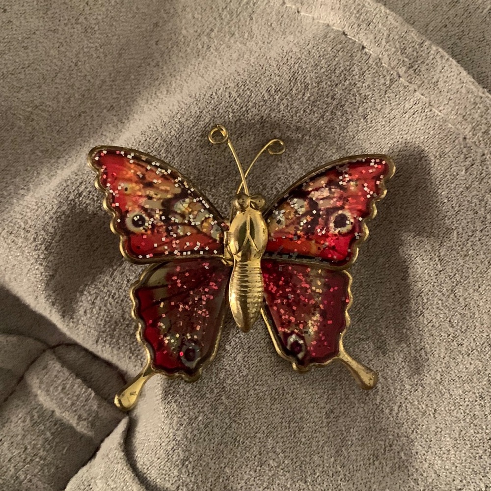 Butterfly pin